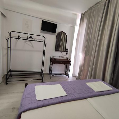 Lions 2 Studios & Apartments, Poros Island. Poros Town Exterior foto