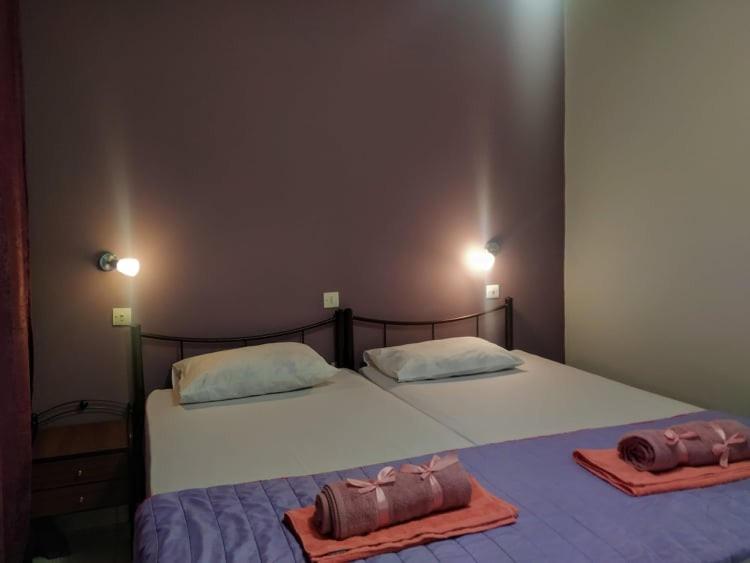 Lions 2 Studios & Apartments, Poros Island. Poros Town Exterior foto