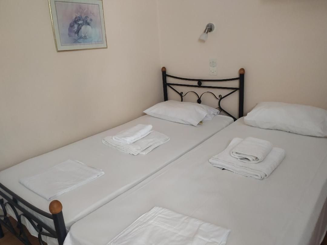 Lions 2 Studios & Apartments, Poros Island. Poros Town Exterior foto