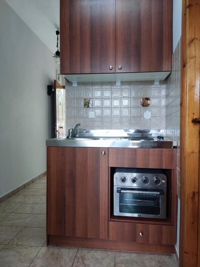 Lions 2 Studios & Apartments, Poros Island. Poros Town Exterior foto