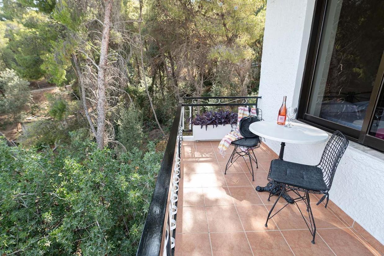 Lions 2 Studios & Apartments, Poros Island. Poros Town Exterior foto
