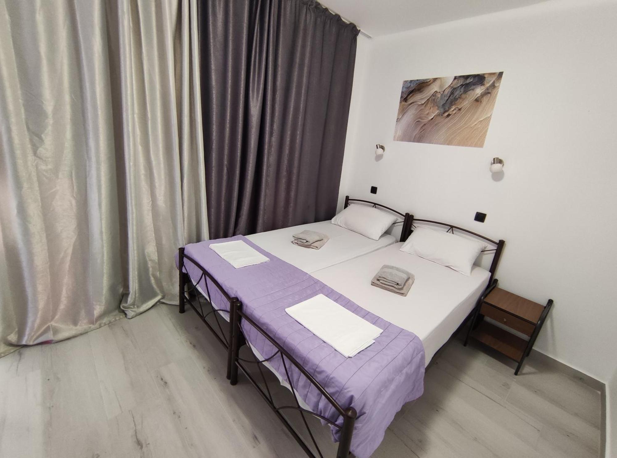 Lions 2 Studios & Apartments, Poros Island. Poros Town Exterior foto