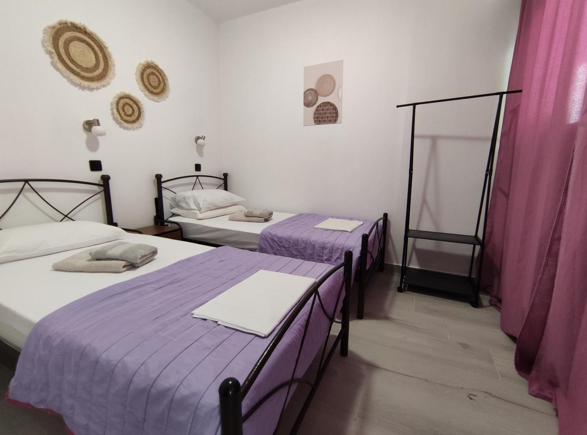 Lions 2 Studios & Apartments, Poros Island. Poros Town Exterior foto