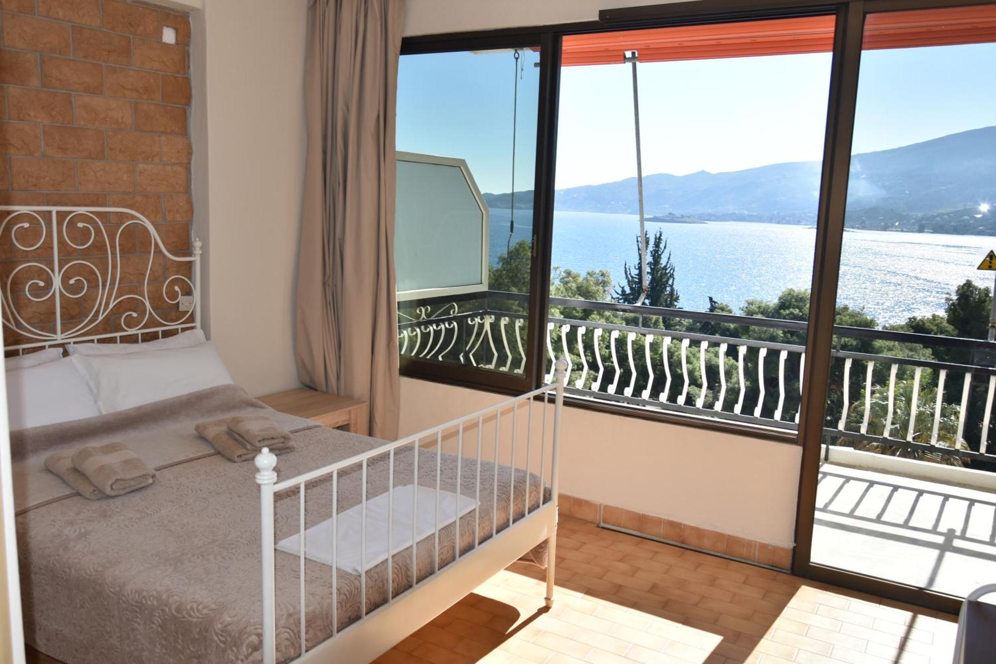 Lions 2 Studios & Apartments, Poros Island. Poros Town Exterior foto