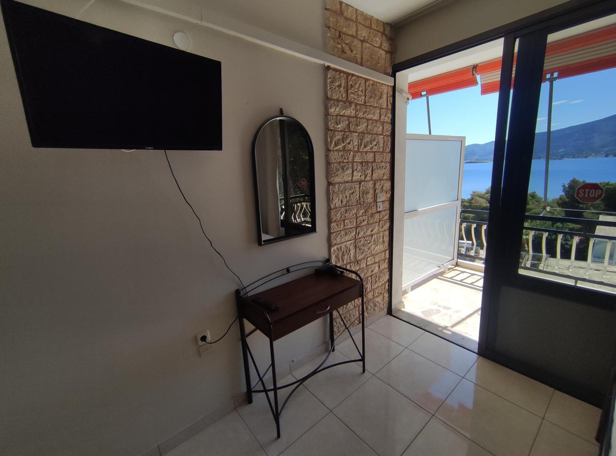 Lions 2 Studios & Apartments, Poros Island. Poros Town Exterior foto