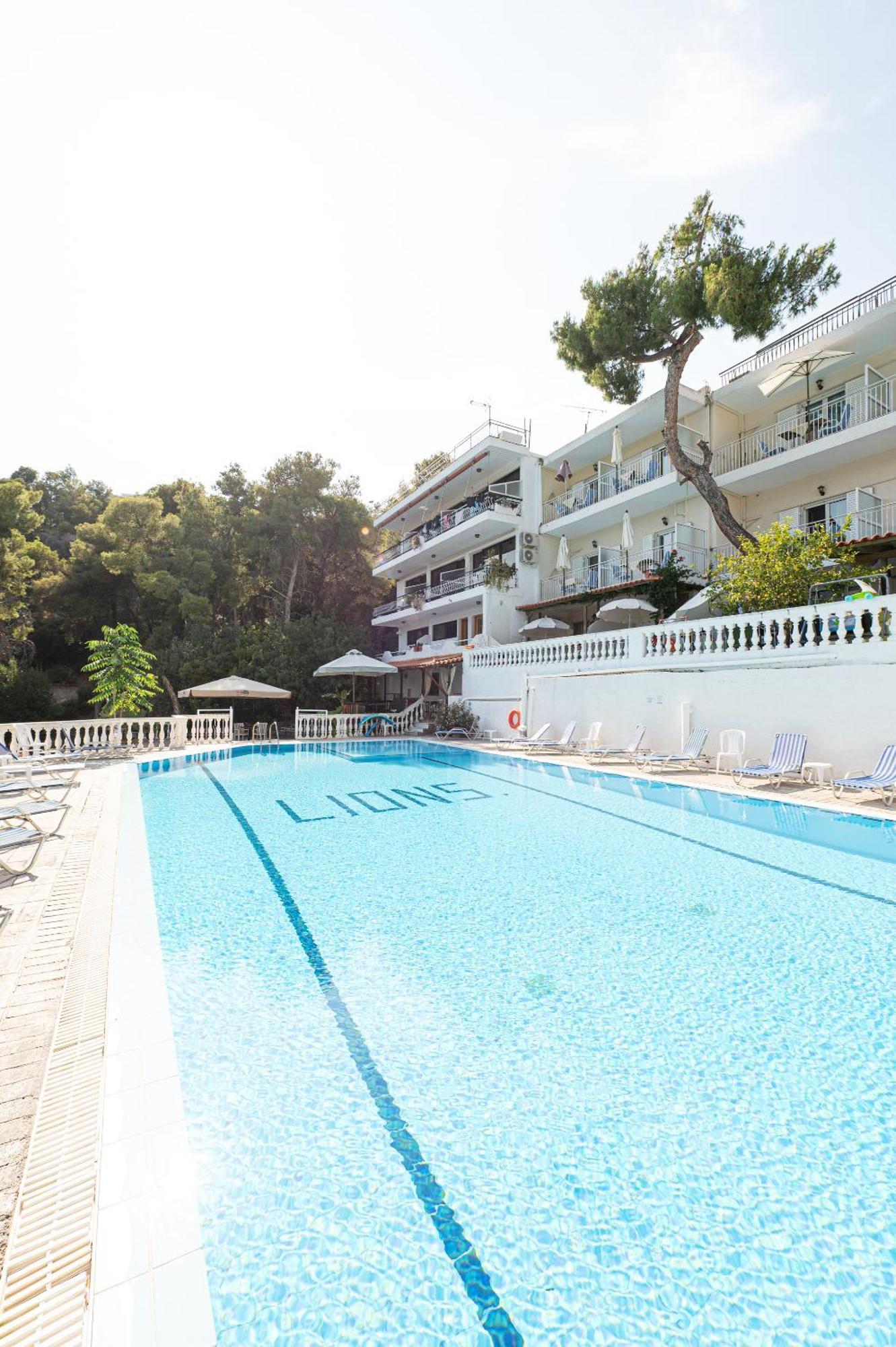Lions 2 Studios & Apartments, Poros Island. Poros Town Exterior foto