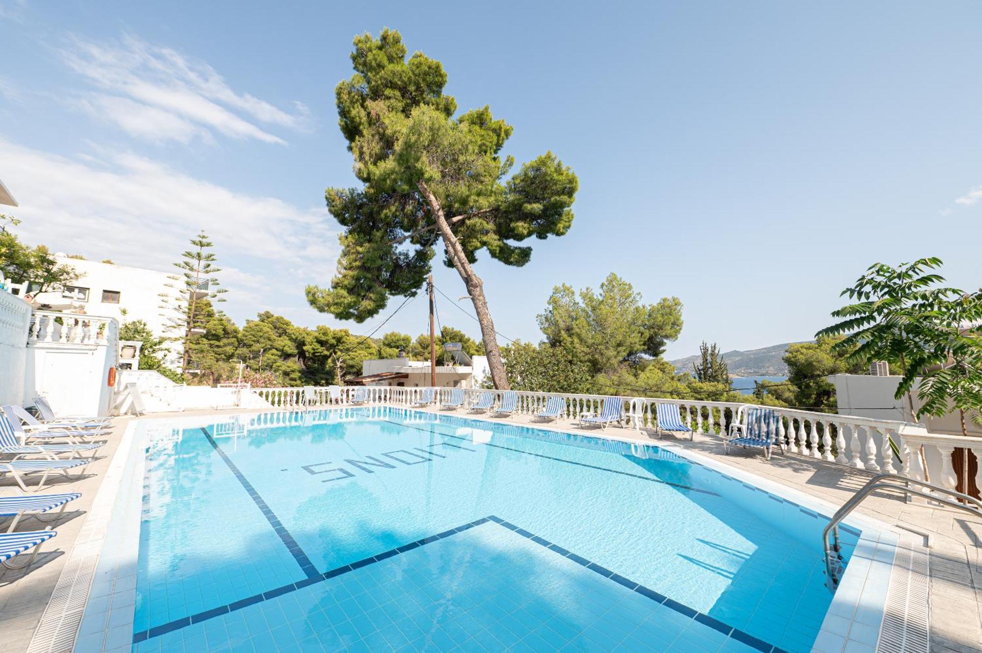 Lions 2 Studios & Apartments, Poros Island. Poros Town Exterior foto