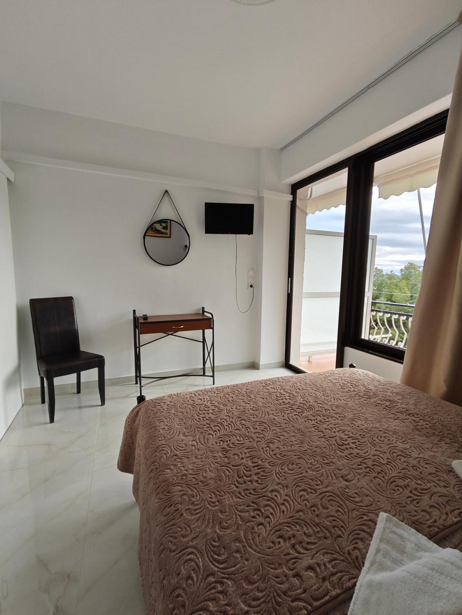 Lions 2 Studios & Apartments, Poros Island. Poros Town Exterior foto