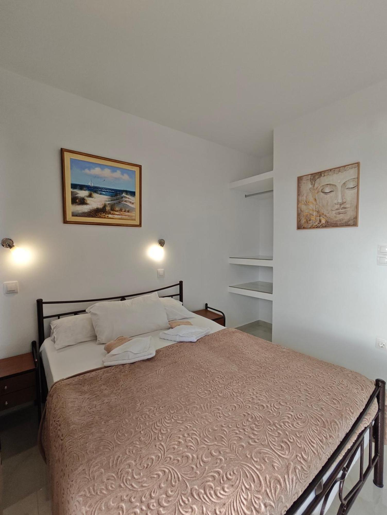 Lions 2 Studios & Apartments, Poros Island. Poros Town Exterior foto