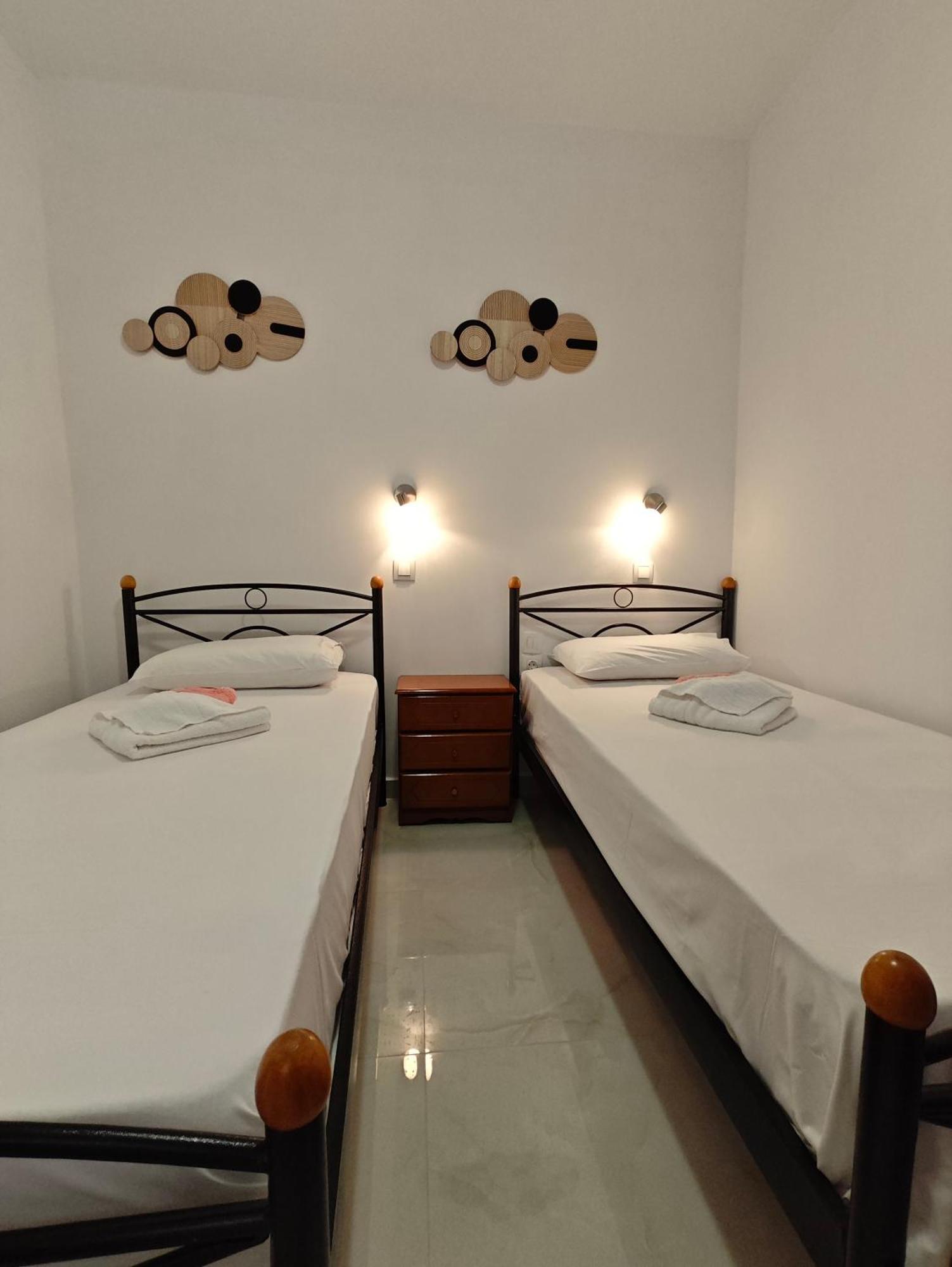 Lions 2 Studios & Apartments, Poros Island. Poros Town Exterior foto