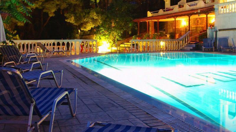 Lions 2 Studios & Apartments, Poros Island. Poros Town Exterior foto